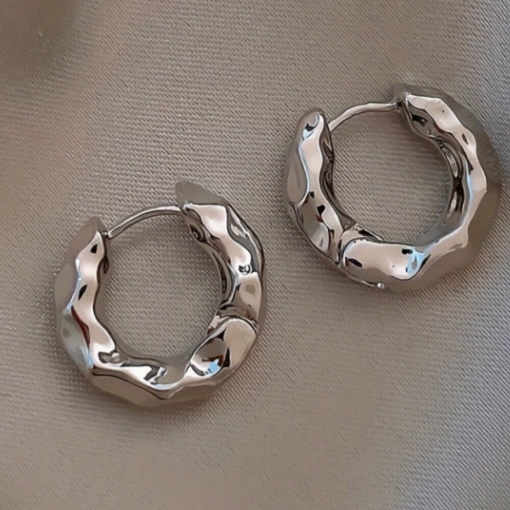 Silver plated Hammered Stile Huggie Hoop Earrings - Clicker back - NEW